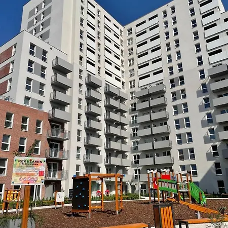 Apartment Premium With Private Parking Near Center